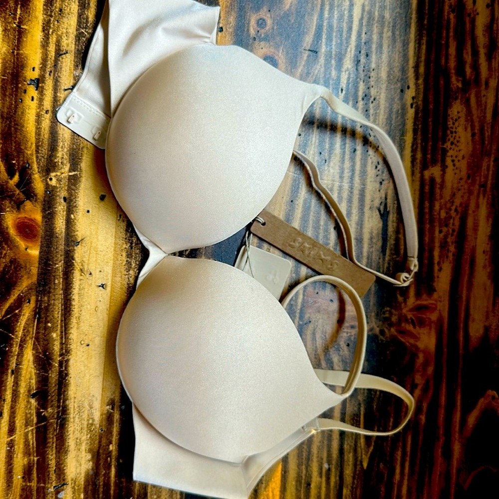 SKIMS Ultimate Push Up Plunge Bra Tan Size 32 C Women’s NWT Underwire Back Close